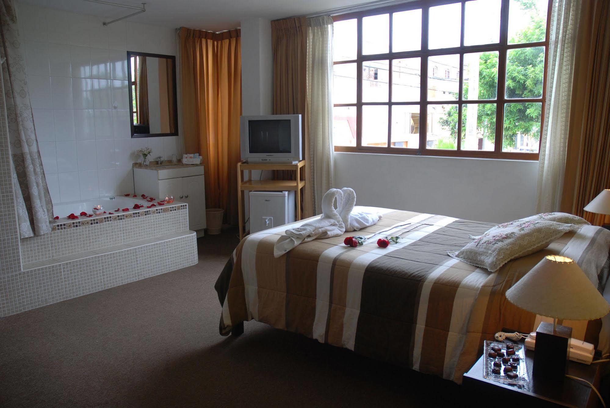 El Centurion Hotel ตรูคีโย ภายนอก รูปภาพ